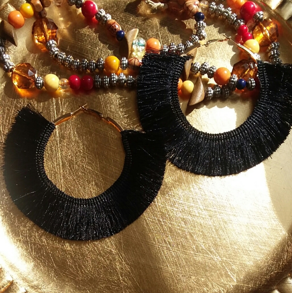 NWOT,  Black threaded fan earrings
